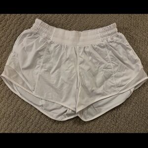 lululemon Hotty Hot Low-Rise Lined Short 4" (Size: 6)
